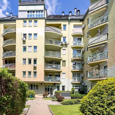 Free Parking - - Comfy Appartement